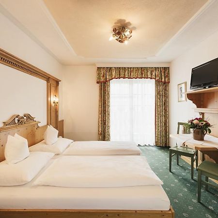 ניוסטיפט אים סטובאיטל Hotel Hoferwirt מראה חיצוני תמונה
