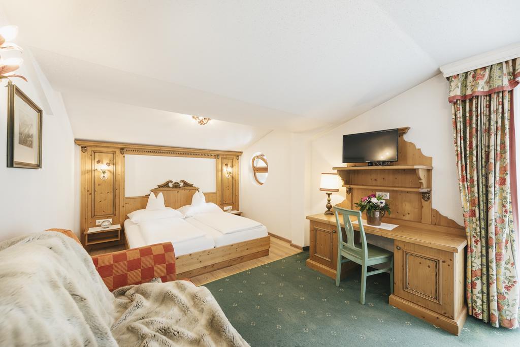 ניוסטיפט אים סטובאיטל Hotel Hoferwirt מראה חיצוני תמונה