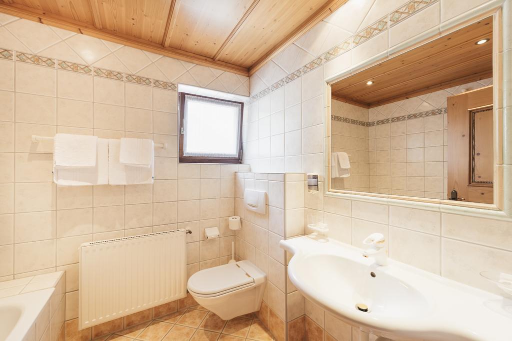 ניוסטיפט אים סטובאיטל Hotel Hoferwirt מראה חיצוני תמונה