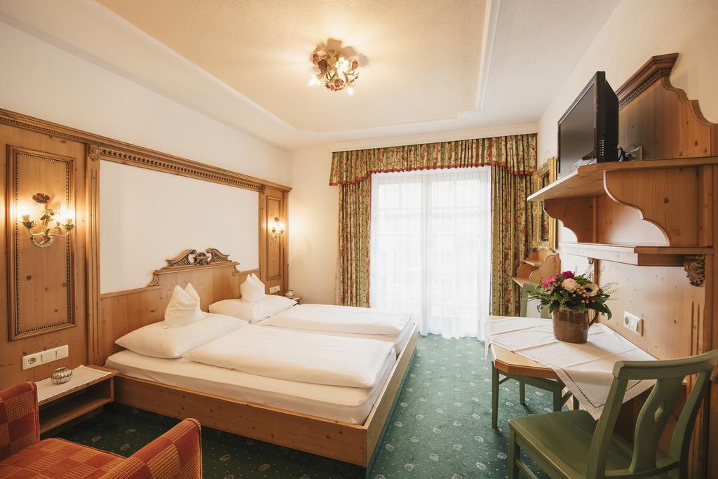 ניוסטיפט אים סטובאיטל Hotel Hoferwirt מראה חיצוני תמונה