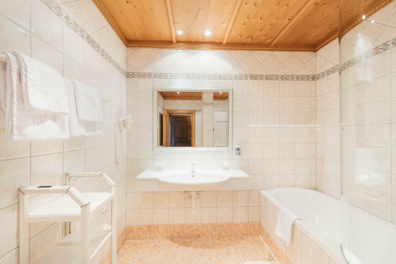 ניוסטיפט אים סטובאיטל Hotel Hoferwirt מראה חיצוני תמונה